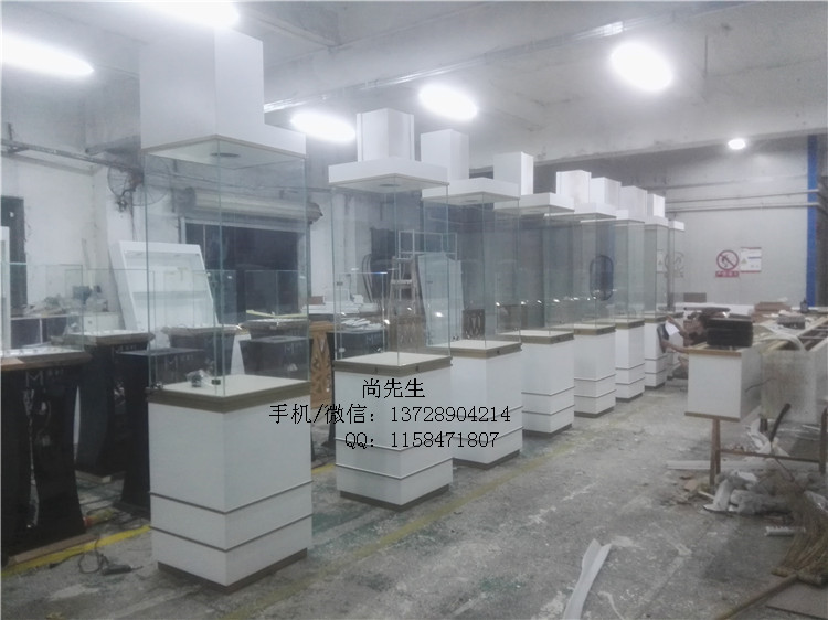 珠寶店玻璃高柜.jpg