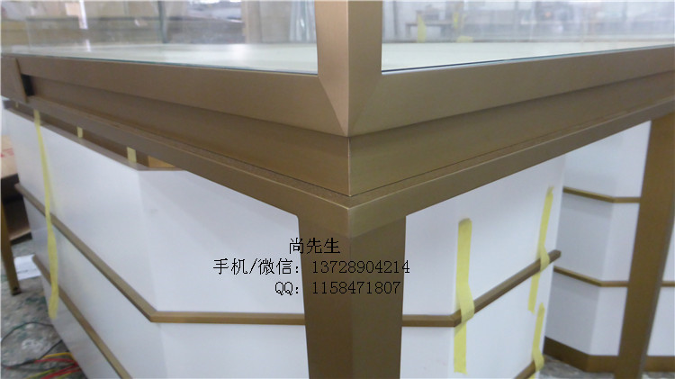 珠寶展示柜細節(jié).jpg