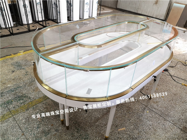 弧形珠寶展示柜.jpg