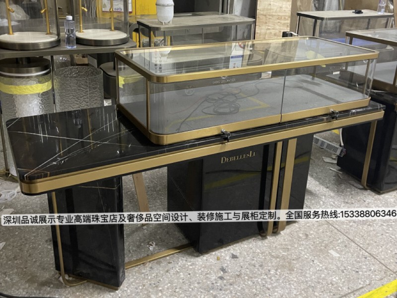 深圳品誠珠寶古銅色展示柜臺設(shè)計效果圖_副本.jpg