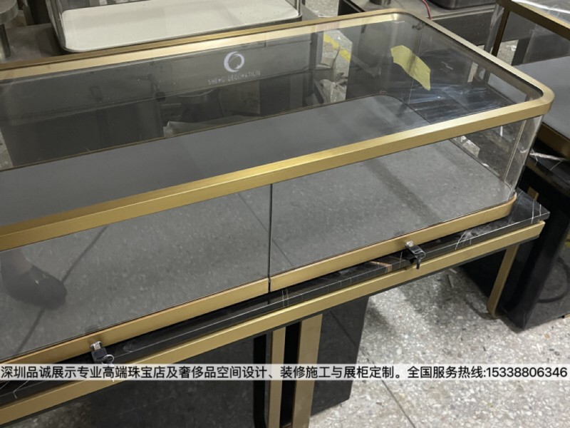 深圳品誠珠寶展示柜臺設(shè)計效果圖3_副本.jpg