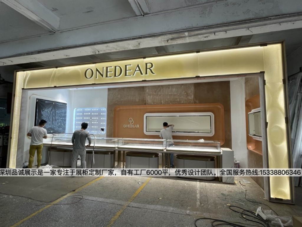 深圳品誠展示名表店展示柜設(shè)計定制效果圖2.jpg