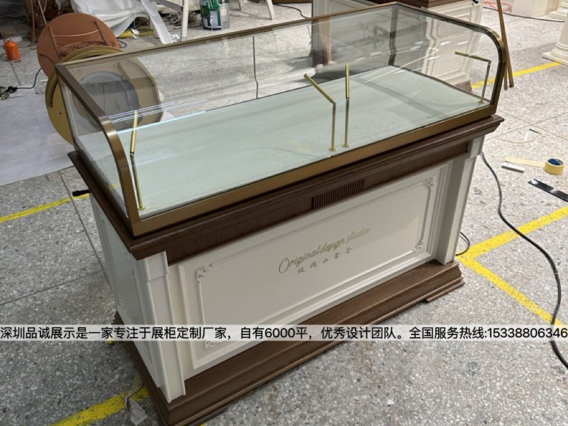 深圳品誠(chéng)展示復(fù)古珠寶展柜設(shè)計(jì)效果6_副本.jpg 深圳品誠(chéng)展示復(fù)古珠寶展柜設(shè)計(jì)效果6_副本.jpg