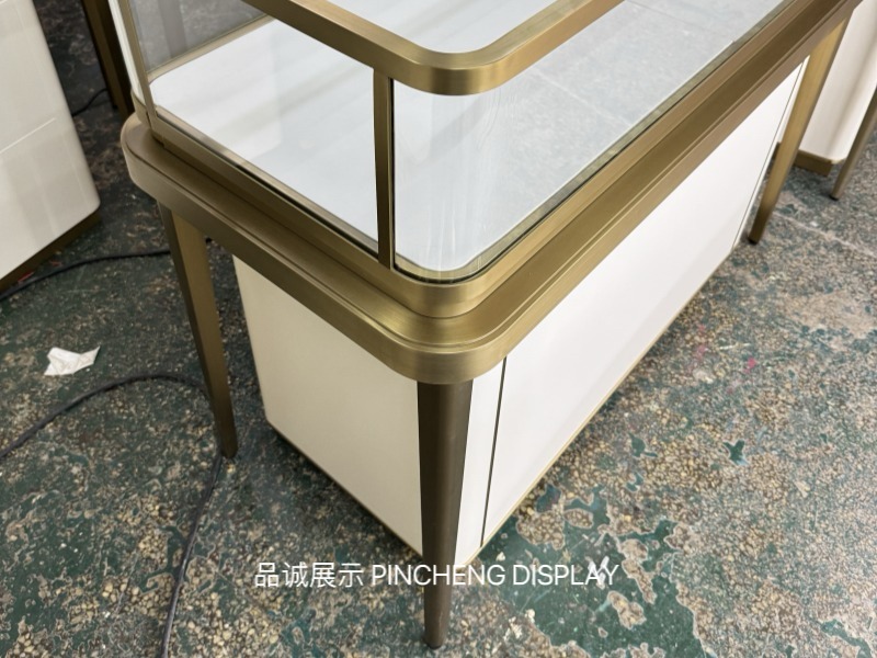 珠寶展柜定做效果，深圳品誠(chéng)展示2.jpg