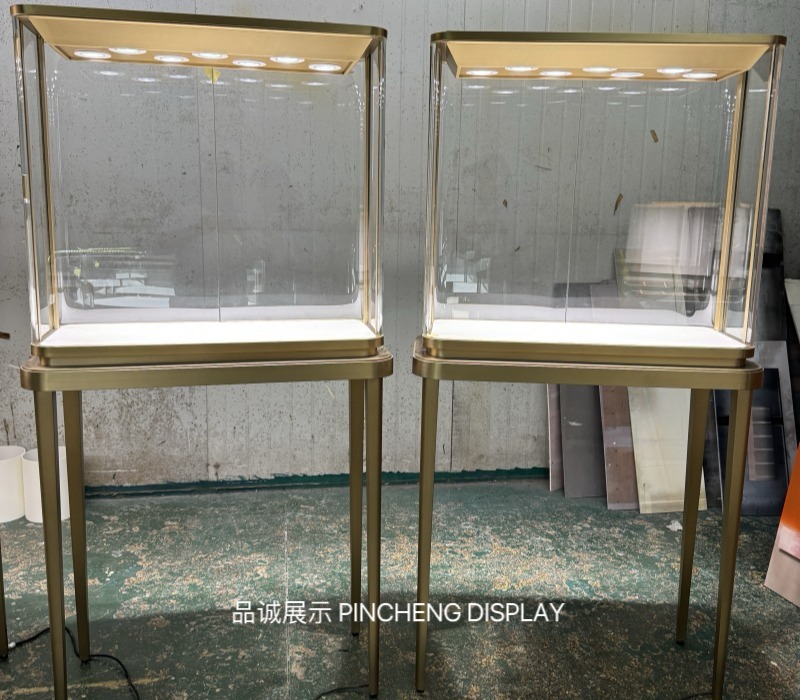 珠寶柜臺(tái)定做效果，深圳品誠(chéng)展示.jpg