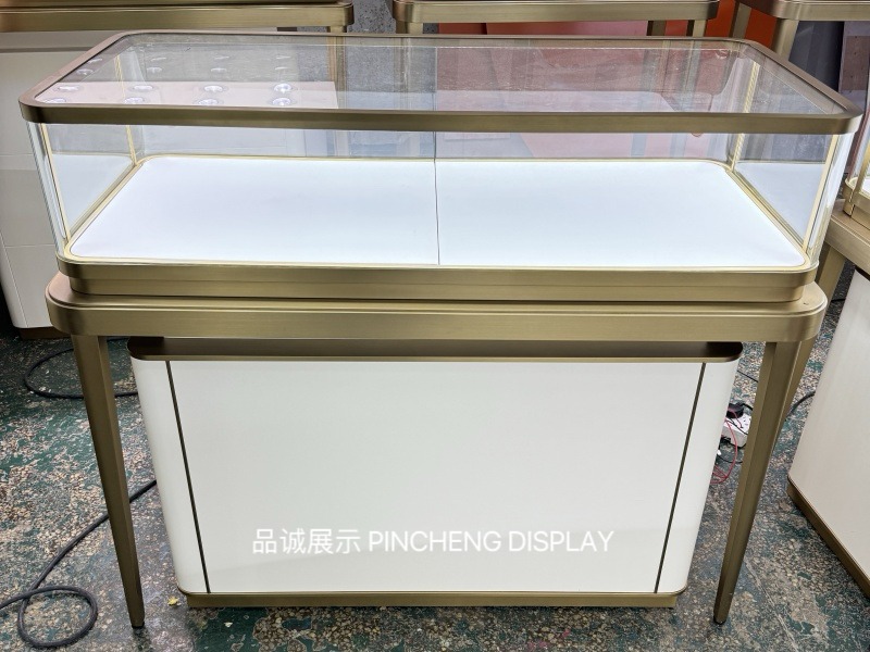 深圳品誠(chéng)展示珠寶柜預(yù)覽.jpg